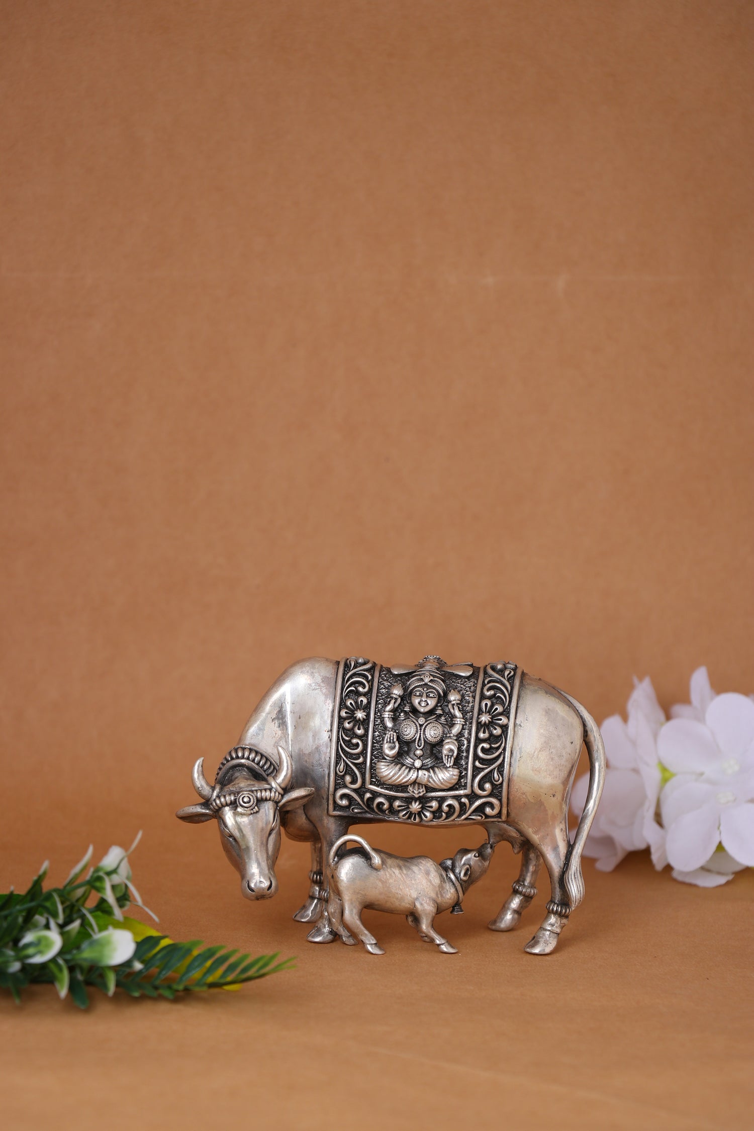 Sacred Kamadhenu & Calf Silver Sculpture – Pure Sterling Devotion (327g, H:3″ W:4.6″)