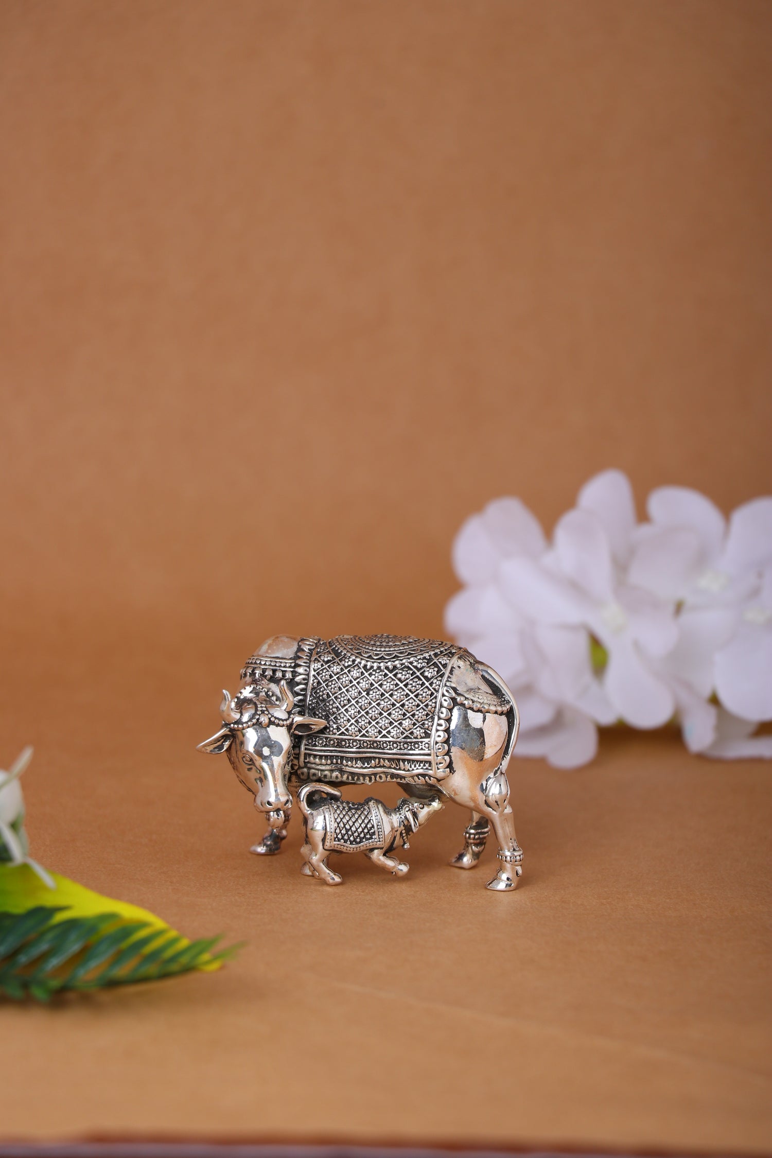 Sacred Kamdhenu Silver Cow & Calf Figurine – Divine Mother & Child Collectible (84g, 1.75"x2.4")