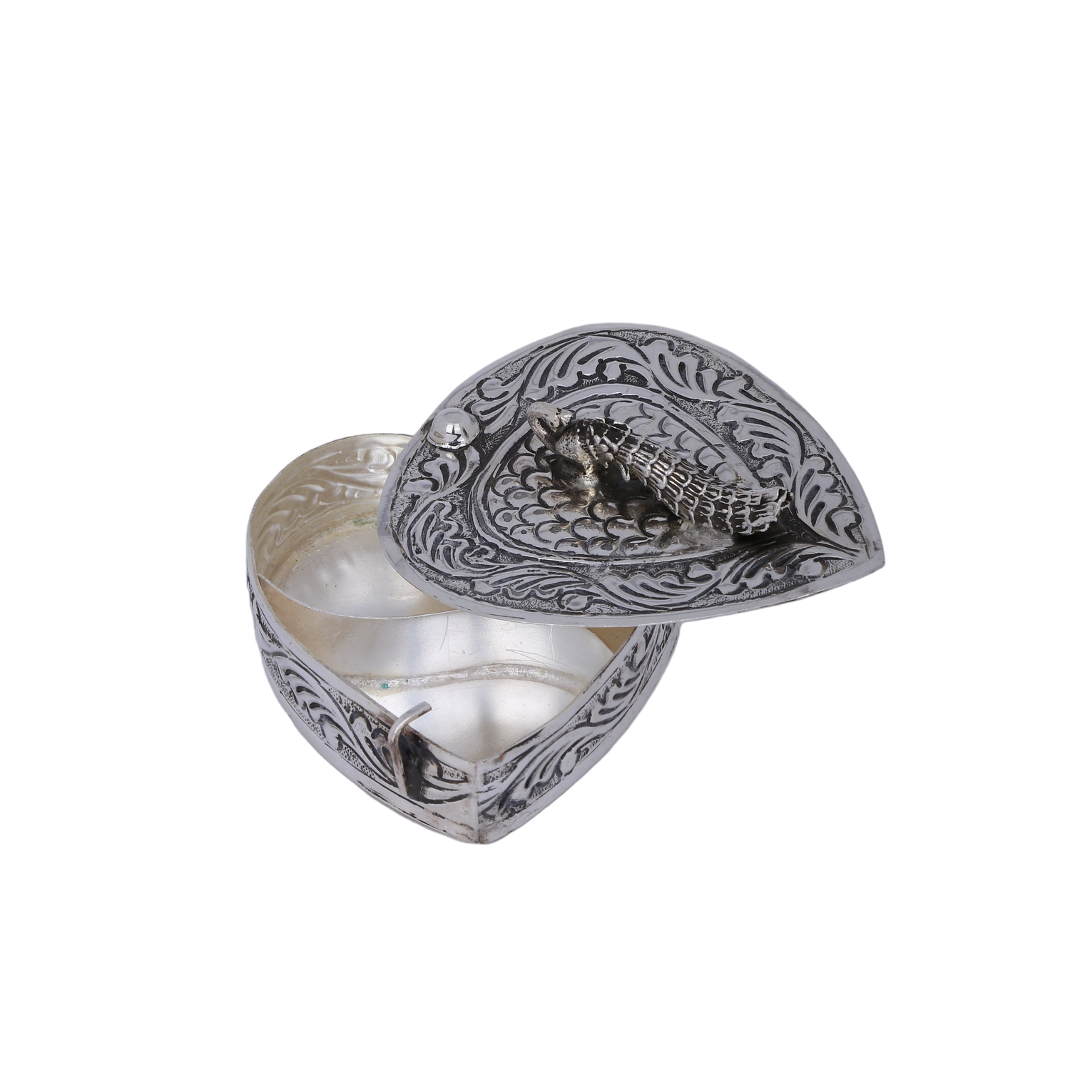 Royal Handcrafted Silver Chopda - Ornate Jewelry Box with Wave Pattern Engravings