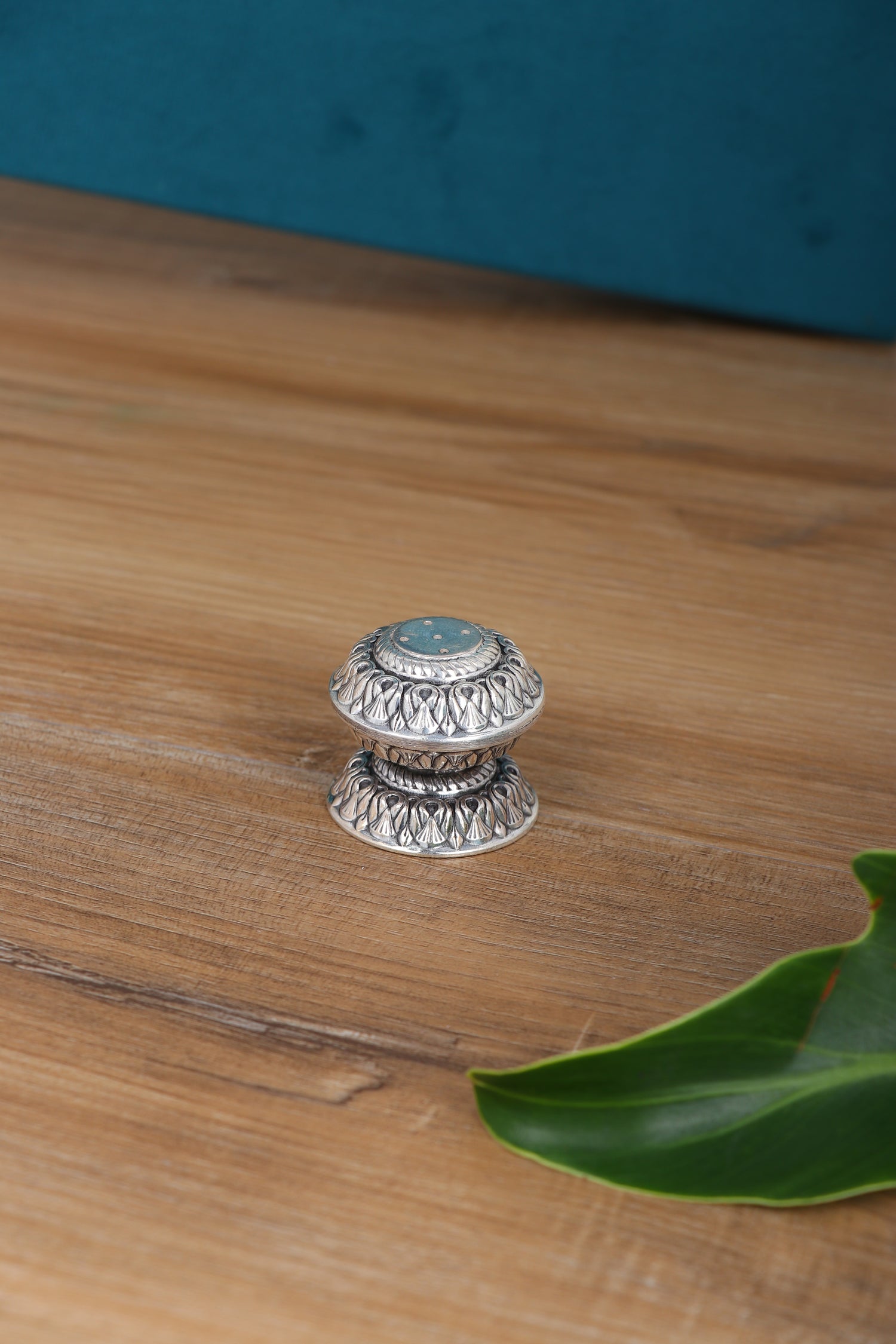 Miniature Floral Nakashi Agarbatti stand – Sacred Silver Ritual Accessory (1.4"x1.5")