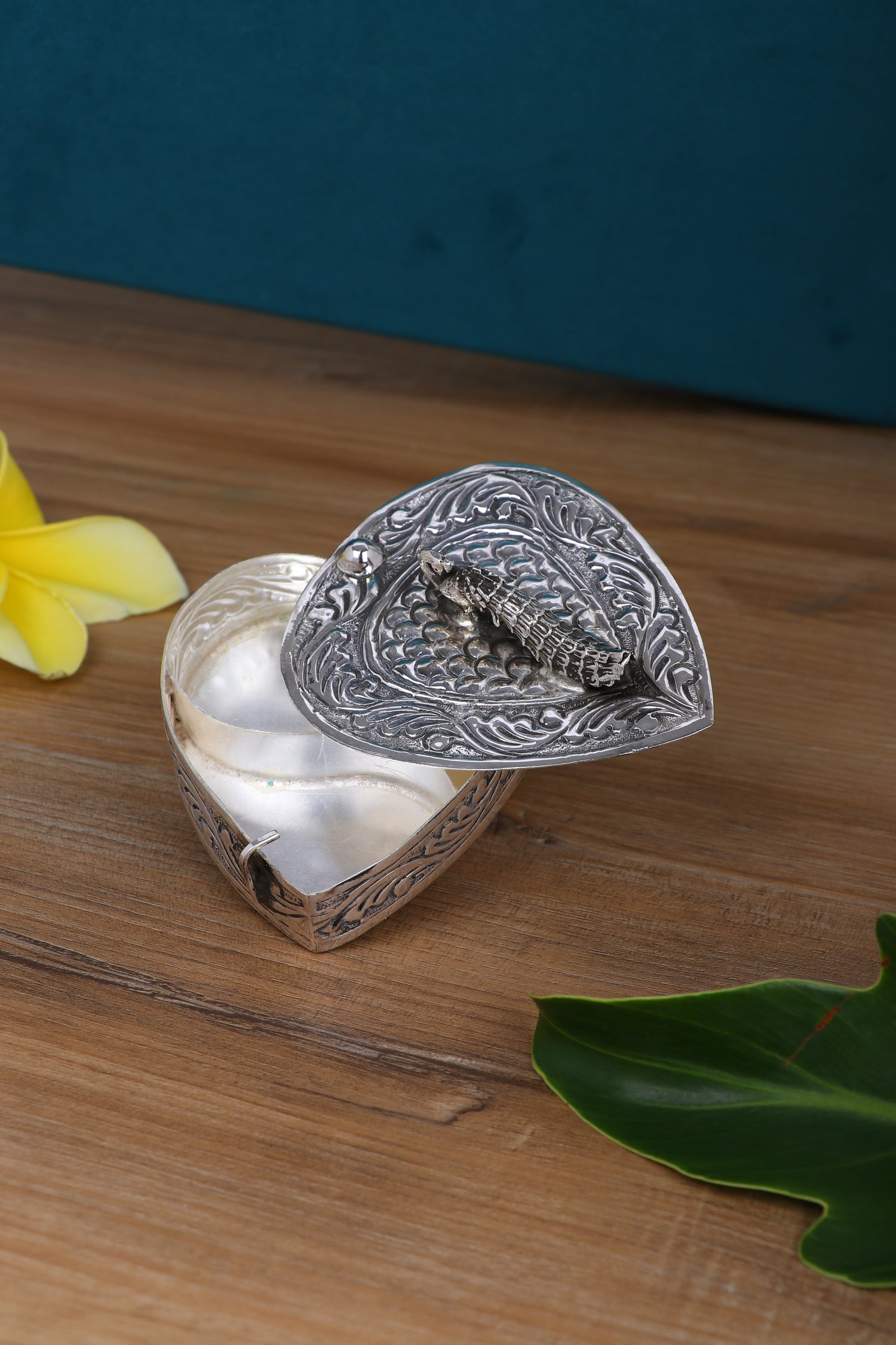 Royal Handcrafted Silver Chopda - Ornate Jewelry Box with Wave Pattern Engravings