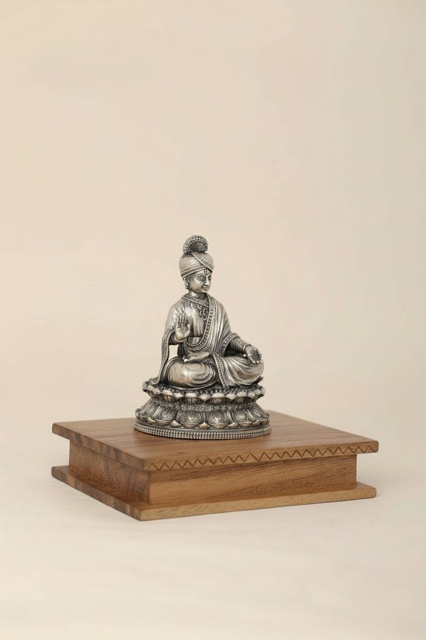 925 Silver Lord Swaminarayan Idol 123g - Handcrafted Antique