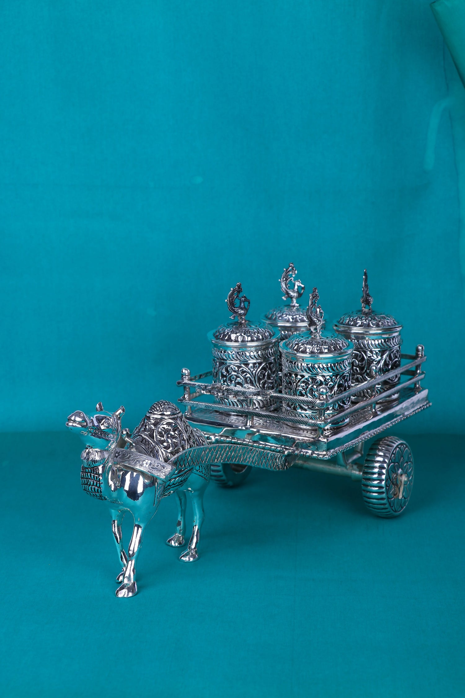 Show Massive 1985g Sterling Silver Camel Showpiece for Grand Gifting