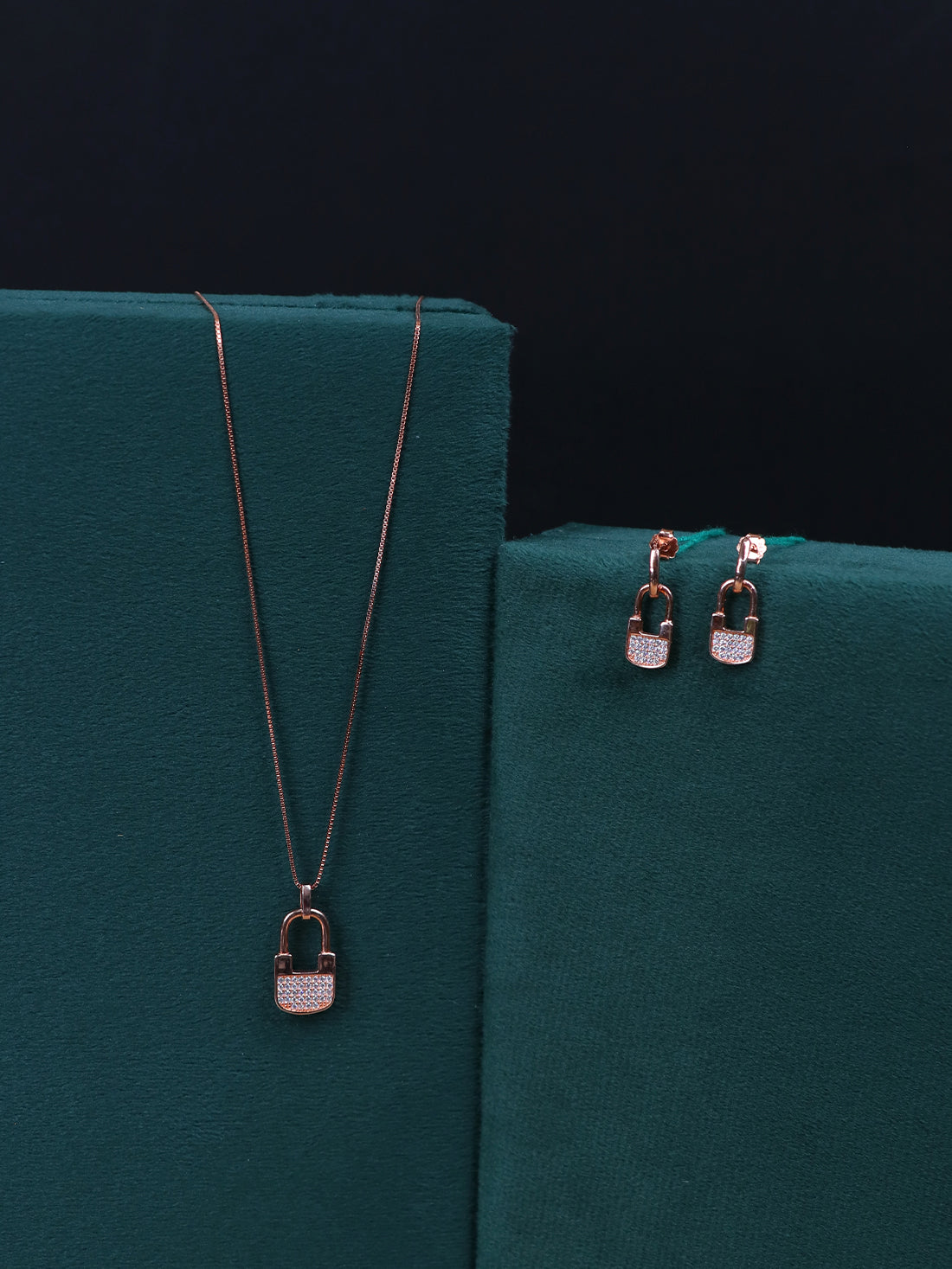 Lock Charm 92.5 Pure Silver Pendant Set with Chain